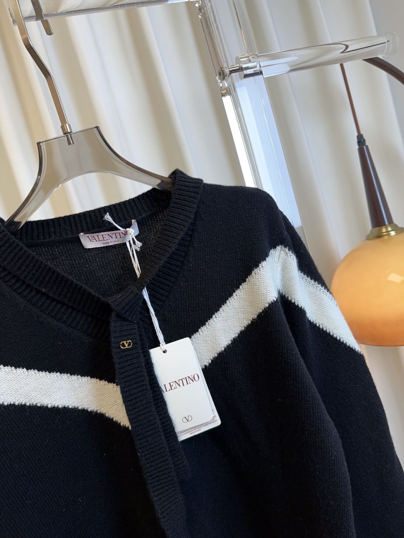 Va1e*ntin0 sweater